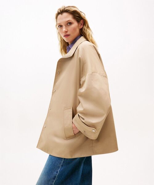 TOMMY HILFIGER(トミーヒルフィガー)の「コットンブレンドリラックスジャケット(ブルゾン・レディース・ベージュ・S-M/S/XS)」の2枚目の写真