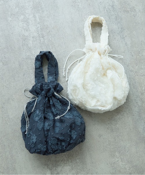 bulle de savon（ビュルデサボン）の「踊るはなジャカード 巾着バッグ（ハンドバッグ・レディース・チャコールグレー/キナリ・FREE）」の3枚目の写真