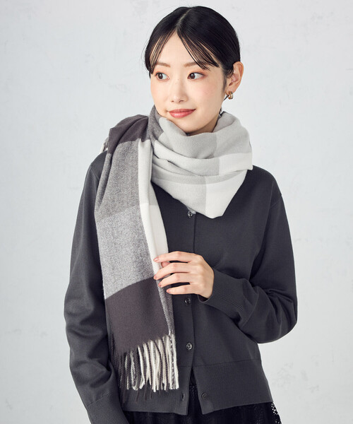 MONO　COMME CA（モノコムサ）の「ブロックチェックストール（ストール/ショール・レディース・グレー/サックスブルー/ベージュ・FREE）」の4枚目の写真