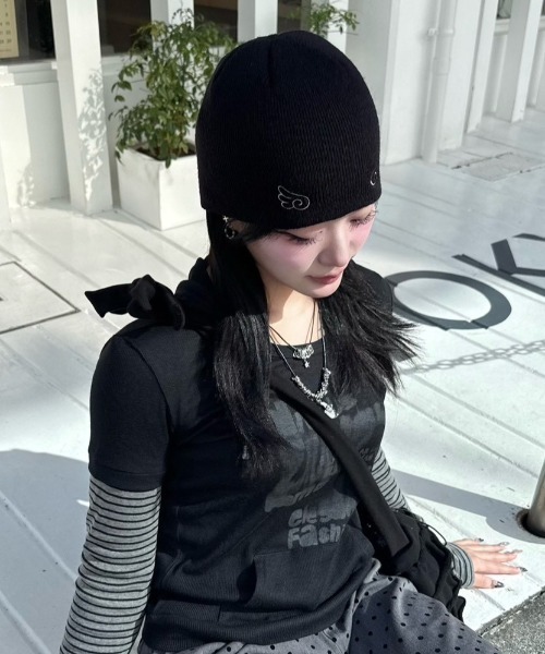 Never mind the XU / Chikashitsu+(ネバーマインド ザ エックスユー / チカシツプラス)の「【nmtc+】feather beanie / 【エヌエムティーシープラス】羽ビーニー(ニットキャップ/ビーニー・メンズ・アイボリー/ベージュ/ブラック・ONE SIZE)」の10枚目の写真