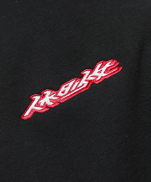 FREAK'S STORE(フリークスストア)の「限定展開 リラックスフィット 刺繍 バックプリント クルーネック スウェット /休日少女(スウェット・メンズ・ブラック/グレー・SMALL/MEDIUM/LARGE)」の3枚目の写真