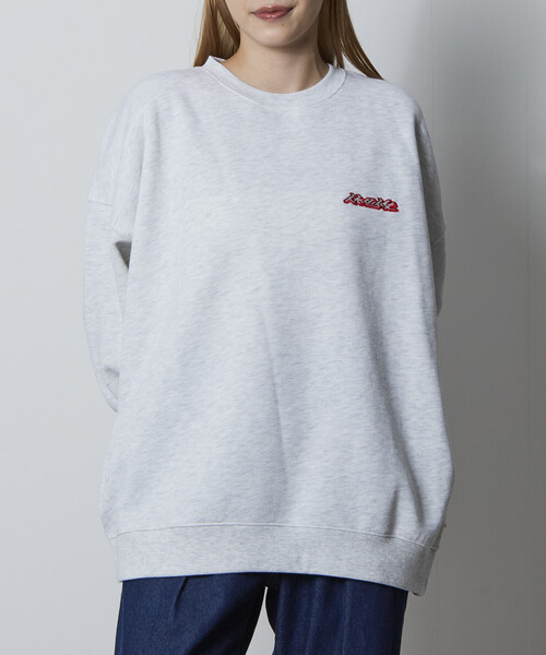 FREAK'S STORE(フリークスストア)の「限定展開 リラックスフィット 刺繍 バックプリント クルーネック スウェット /休日少女(スウェット・メンズ・ブラック/グレー・SMALL/MEDIUM/LARGE)」の18枚目の写真