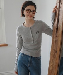 muahmuah（ムーアムーア）の「A'GEM/9 × .kom 『muah muah/ムーアムーア』 HENRY NECK STITCH LONG SLEEVE TEE/ヘンリーネック ステッチ長袖Tシャツ（Tシャツ/カットソー・レディース）」