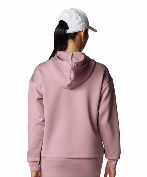 UNDER ARMOUR(アンダーアーマー)の「UAドライブ ワードマーク ロングスリーブ フーディー(ゴルフ/レディース)(スウェット・レディース・ピンク系・L/XL)」の2枚目の写真