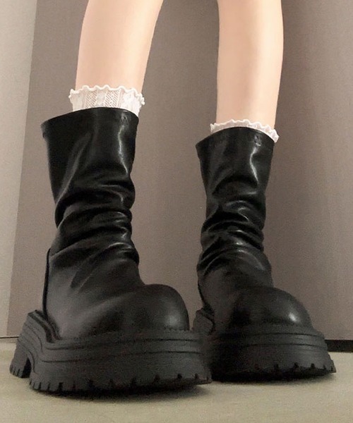 Nia(ニア)の「Nia(ニア)/厚底 バッグジップアップ シンプルショートブーツ(ブーツ・レディース・ブラウン/ブラック・36/38)」の4枚目の写真