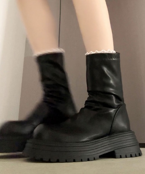 Nia(ニア)の「Nia(ニア)/厚底 バッグジップアップ シンプルショートブーツ(ブーツ・レディース・ブラウン/ブラック・36/38)」の9枚目の写真