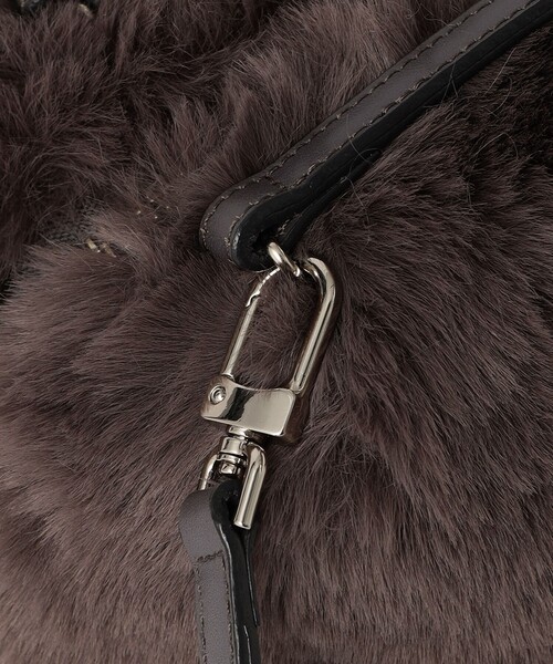 MACKINTOSH LONDON（マッキントッシュ ロンドン）の「【Precious12月号/婦人画報11月号掲載】ファージップショルダー（ショルダーバッグ・レディース・ベージュ/グレー系その他/ベージュ系その他3・FREE）」の5枚目の写真