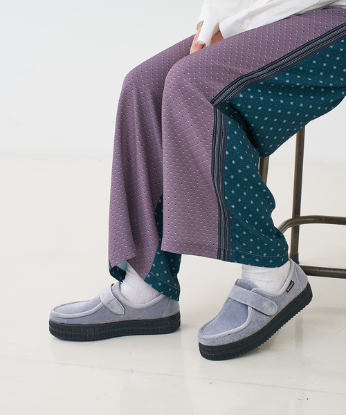 ALBEROLA（アルベローラ）の「【WEB限定】【ALBEROLA】ベロアチロリアンシューズ（ローファー・レディース・ブラウン/ブラック/グレー・36/37/38）」の3枚目の写真