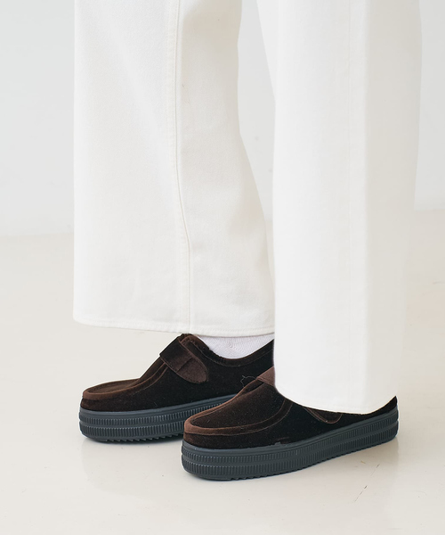 ALBEROLA（アルベローラ）の「【WEB限定】【ALBEROLA】ベロアチロリアンシューズ（ローファー・レディース・ブラウン/ブラック/グレー・36/37/38）」の7枚目の写真