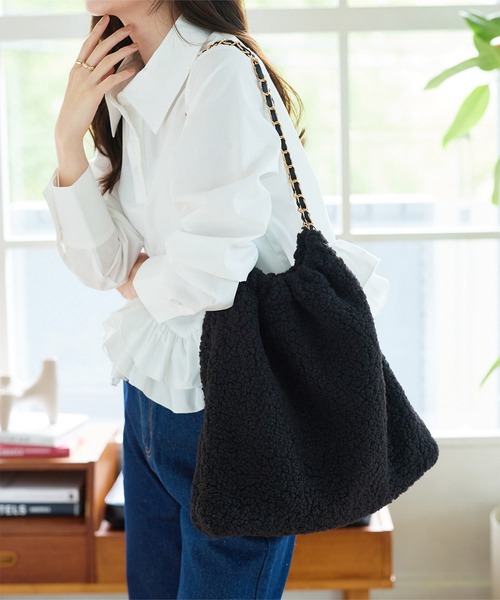 KOBE LETTUCE（コウベレタス）の「ボアチェーンバッグ（ハンドバッグ・レディース・ブラック/キャメル/ベージュ・F）」の4枚目の写真