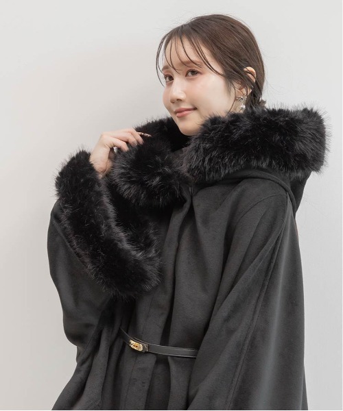 RANDA（ランダ）の「2WAY ファー付きミドルケープコート（ポンチョ・レディース・ブラック/グレイッシュベージュ/ホワイト・0/1）」の11枚目の写真