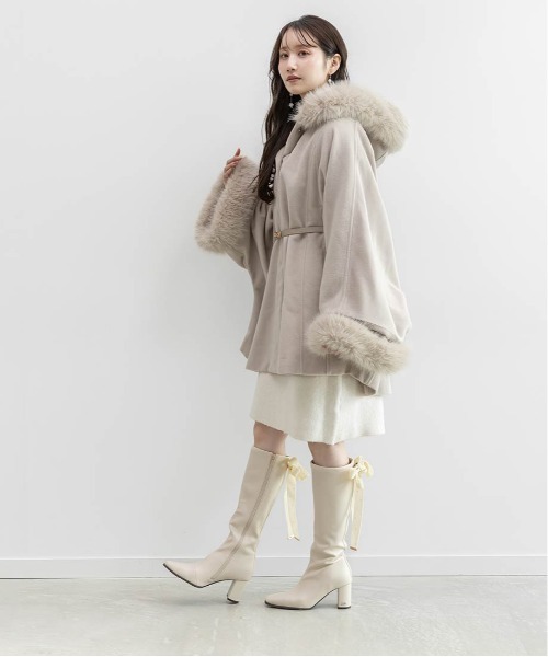 RANDA（ランダ）の「2WAY ファー付きミドルケープコート（ポンチョ・レディース・ブラック/グレイッシュベージュ/ホワイト・0/1）」の16枚目の写真