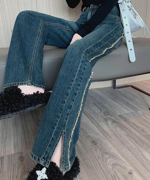 NANEA（ナネア）の「サイドフリンジスリットデニムパンツ（デニムパンツ・レディース・ブルー・LARGE/MEDIUM/SMALL）」の2枚目の写真