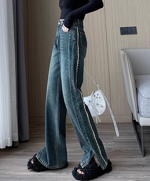 NANEA（ナネア）の「サイドフリンジスリットデニムパンツ（デニムパンツ・レディース・ブルー・LARGE/MEDIUM/SMALL）」の3枚目の写真