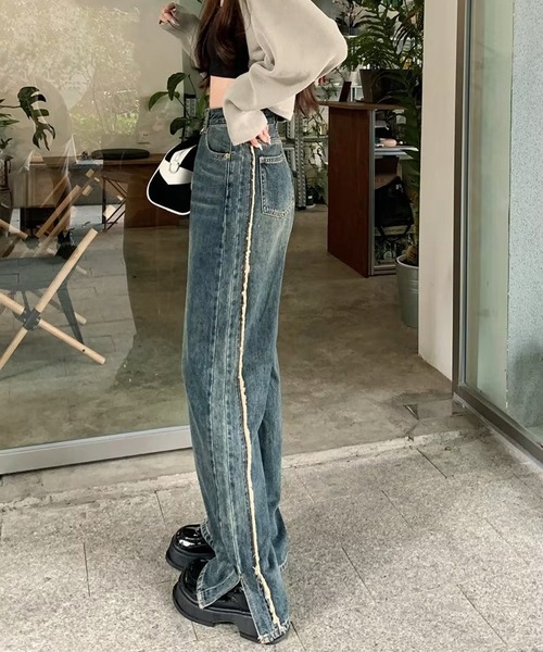 NANEA（ナネア）の「サイドフリンジスリットデニムパンツ（デニムパンツ・レディース・ブルー・LARGE/MEDIUM/SMALL）」の11枚目の写真