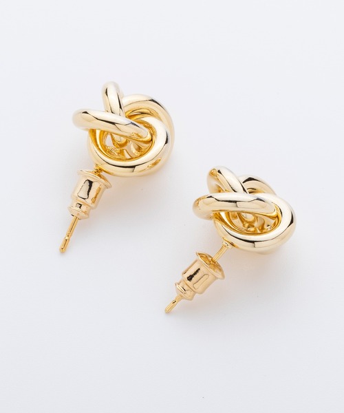 AJUGA.(アジュガ)の「ノットデザインメタルピアス(ピアス(両耳用)・レディース・ゴールド・ONE SIZE)」の3枚目の写真