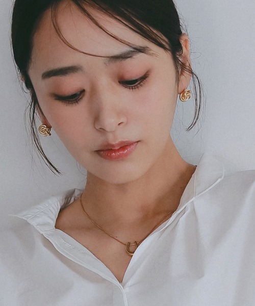 AJUGA.(アジュガ)の「ノットデザインメタルピアス(ピアス(両耳用)・レディース・ゴールド・ONE SIZE)」の9枚目の写真