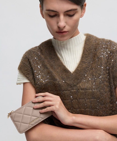 CHARLES & KEITH(チャールズ & キース)の「Arrietty アリエッティ キルト ジップアラウンド ウォレット(カードケース・レディース・ライトピンク/ブラック/ワインレッド/ライトパープル/ライトベージュ・XXS)」の3枚目の写真
