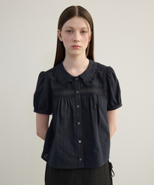 TTUDEMENT(トュードメント)の「PUFF SLEEVE LACE BLOUSE NAVY(シャツ/ブラウス・レディース・その他・SMALL/MEDIUM)」の1枚目の写真