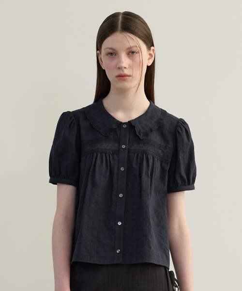 TTUDEMENT(トュードメント)の「PUFF SLEEVE LACE BLOUSE NAVY(シャツ/ブラウス・レディース・その他・SMALL/MEDIUM)」の2枚目の写真