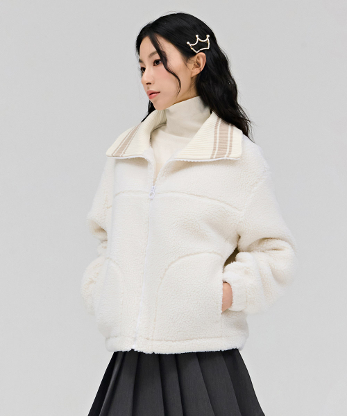 CHASECULT(チェイスカルト)の「レディースニットカラーキルティングボアジップアップ-アイボリー(その他アウター・レディース・アイボリー・90/85)」の2枚目の写真