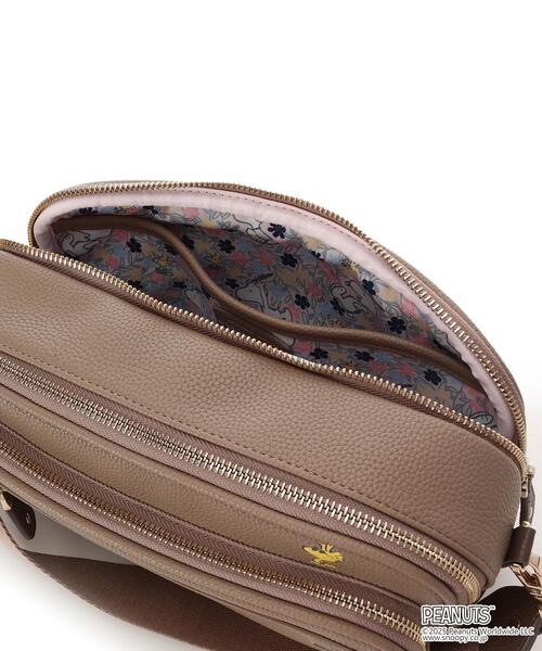 Samantha Thavasa（サマンサタバサ）の「「スヌーピー」コレクション ショルダーバッグ（ショルダーバッグ・レディース・ネイビー/グレイッシュベージュ・FREE）」の6枚目の写真