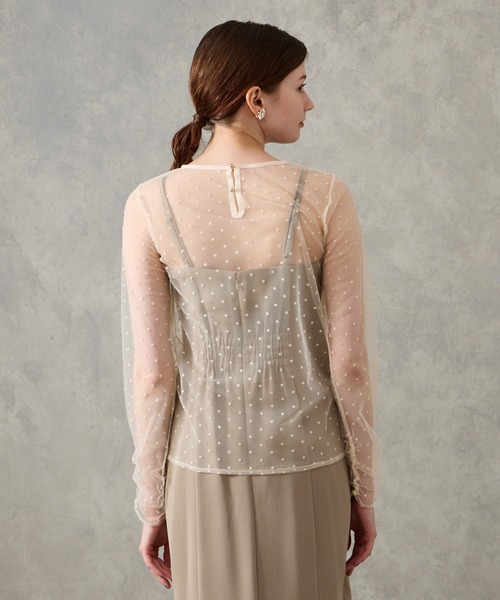 AIMER(エメ)の「フロッキードットギャザースリーブチュールブラウス(シャツ/ブラウス・レディース・ブラック/ベージュ・MEDIUM)」の6枚目の写真