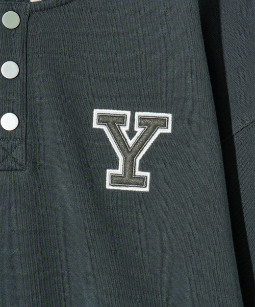 YALE（イェール）の「Yロゴボタンプリーツスウェットシャツ_チャコール（スウェット・レディース・その他・SMALL/MEDIUM/LARGE/X-LARGE）」の4枚目の写真