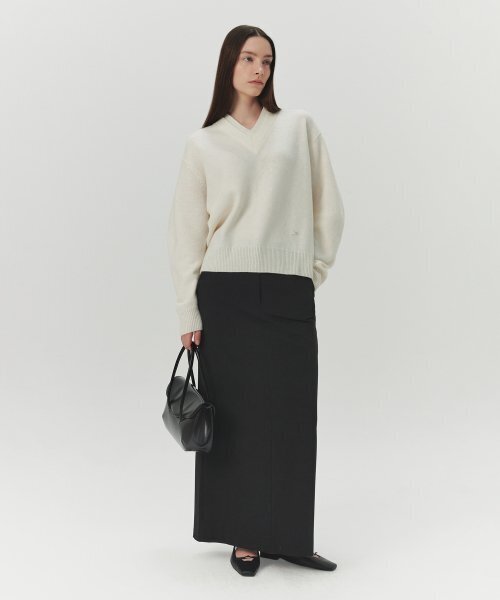 LEVAR(レバー)の「Double V-Neck Knit - Off White(ニット/セーター・レディース・Off White・FREE)」の2枚目の写真
