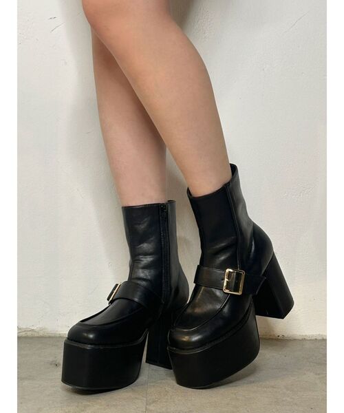 MURUA(ムルーア)の「ローファーライクベルトブーツ(ブーツ・レディース・ブラック/キャメル・24.5/23.5/22.5)」の1枚目の写真