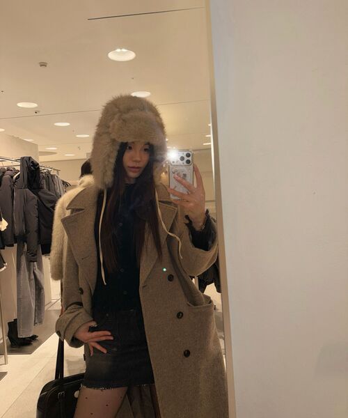 COVETT(コベット)の「ディストレスドカーブデニムスカート(スカート・レディース・ブラック・SMALL/MEDIUM/LARGE)」の3枚目の写真