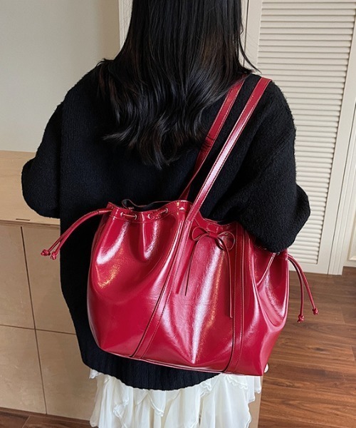 pyornim(ピョルニム)の「【A4サイズ対応】【大容量】PUリボン ウェーブ ボストンバッグ(ボストンバッグ・レディース・レッド/ピンク/ブラウン/ブラック・F)」の18枚目の写真