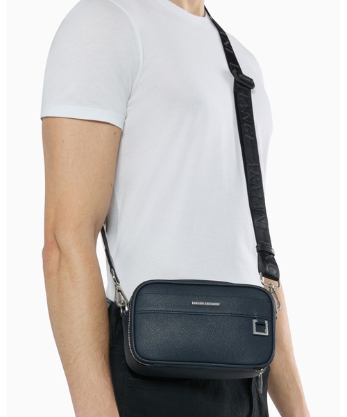 ARMANI EXCHANGE(アルマーニエクスチェンジ)の「【A|X アルマーニ エクスチェンジ】AXロゴ ショルダーバッグ(ショルダーバッグ・メンズ・ブラック/ネイビー・FREE)」の8枚目の写真