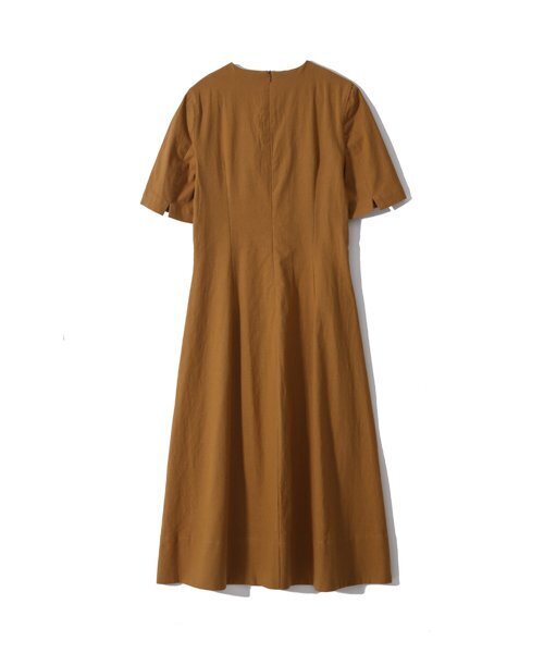 ease(イーズ)の「SUMMER LINEN V-NECK DRESS_CAMEL(ワンピース・レディース・その他・SMALL/MEDIUM)」の3枚目の写真