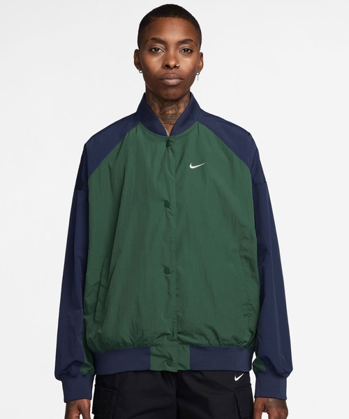 NIKE（ナイキ）の「NIKE AS W NSW HBR VARSITY JKT / ナイキ ウィメンズ NSW ハイブリッド ヴァーシティ ジャケット 【SP】（ナイロンジャケット・レディース・ブラック/グリーン・S/L/M）」の3枚目の写真