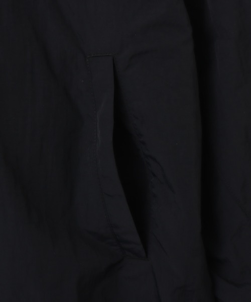 NIKE（ナイキ）の「NIKE AS W NSW HBR VARSITY JKT / ナイキ ウィメンズ NSW ハイブリッド ヴァーシティ ジャケット 【SP】（ナイロンジャケット・レディース・ブラック/グリーン・S/L/M）」の16枚目の写真