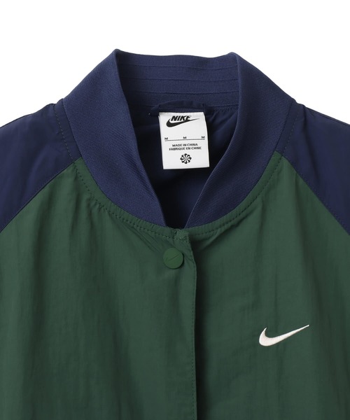 NIKE（ナイキ）の「NIKE AS W NSW HBR VARSITY JKT / ナイキ ウィメンズ NSW ハイブリッド ヴァーシティ ジャケット 【SP】（ナイロンジャケット・レディース・ブラック/グリーン・S/L/M）」の4枚目の写真