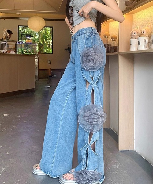 meJane(ミージェーン)の「オーガンジーフラワーアクセント カットアウトデニムパンツ(デニムパンツ・レディース・ブルー・S/M)」の5枚目の写真