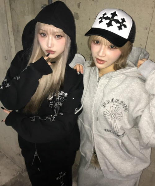 MAHAGRID（マハグリッド）の「mahagrid 『mahagrid/マハグリッド』 Cross Studs Zip-Up Hoodie/クロススタッズジップアップパーカー（パーカー・レディース・グレー/ブラック・S/L）」の3枚目の写真