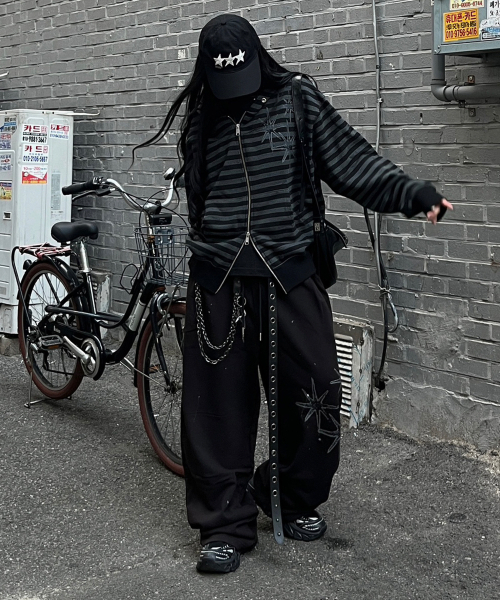UNTITLED SEOUL(アンタイトル ソウル)の「アンタイトル ステリナイトストライプ フードパーカー ブラック(パーカー・レディース・ブラック/その他・MEDIUM/LARGE/X-LARGE/M/L/XL/SMALL)」の19枚目の写真