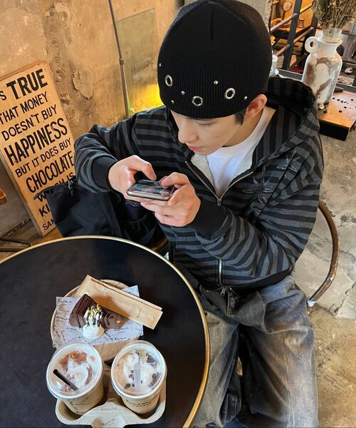 UNTITLED SEOUL(アンタイトル ソウル)の「アンタイトル ステリナイトストライプ フードパーカー ブラック(パーカー・レディース・ブラック/その他・MEDIUM/LARGE/X-LARGE/M/L/XL/SMALL)」の10枚目の写真