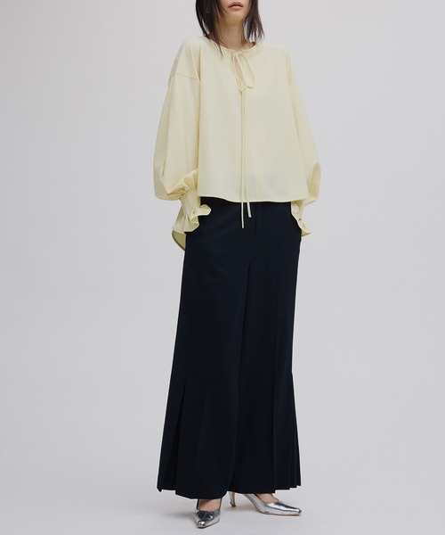 Ameri(アメリ)の「NECK RIBBON ARRANGE BLOUSE(シャツ/ブラウス・レディース・ネイビー/オフホワイト/クリーム・FREE)」の12枚目の写真