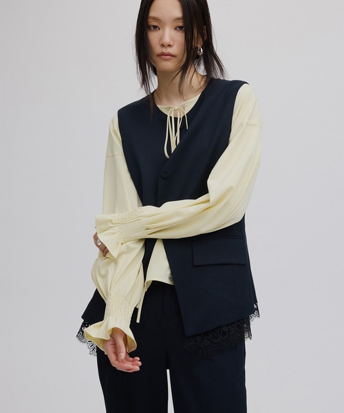 Ameri(アメリ)の「NECK RIBBON ARRANGE BLOUSE(シャツ/ブラウス・レディース・ネイビー/オフホワイト/クリーム・FREE)」の13枚目の写真