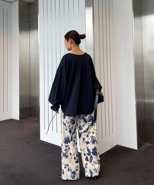 Ameri(アメリ)の「NECK RIBBON ARRANGE BLOUSE(シャツ/ブラウス・レディース・ネイビー/オフホワイト/クリーム・FREE)」の17枚目の写真