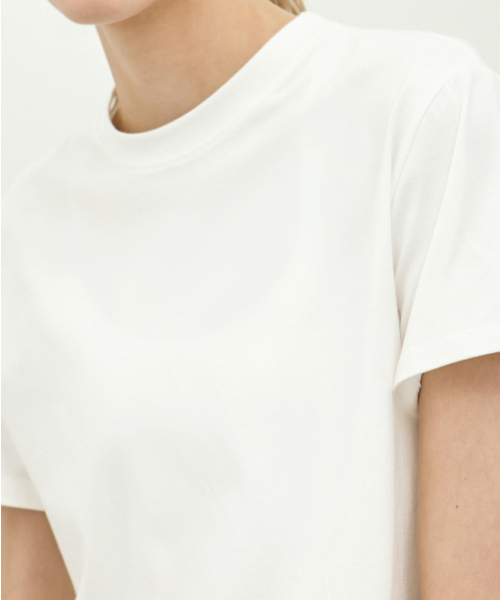 DEVIWEAR(デヴィウェア)の「ベーシック クロップド半袖Tシャツ DEVI-T0109-ホワイト(Tシャツ/カットソー・レディース・ホワイト・FREE)」の4枚目の写真