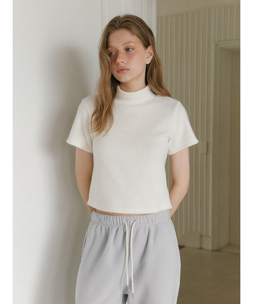 KINDABABY(カインダベイビー)の「cozy turtleneck top - cream(ニット/セーター・レディース・クリーム・FREE)」の1枚目の写真