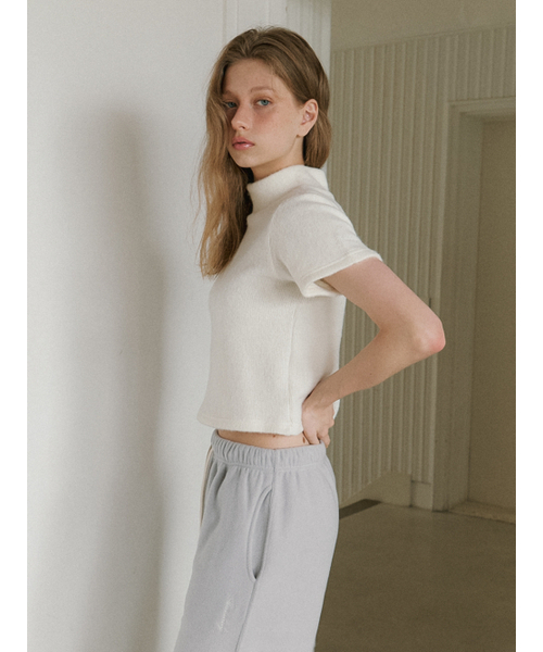 KINDABABY(カインダベイビー)の「cozy turtleneck top - cream(ニット/セーター・レディース・クリーム・FREE)」の3枚目の写真