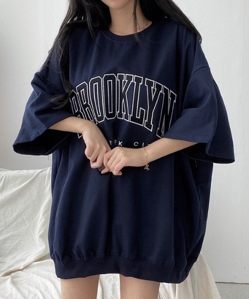 yuue' ( wear )(ユーイ)の「オーバーサイズカレッジロゴプリント半袖Tシャツ/ユニセックス(Tシャツ/カットソー・レディース・ネイビー/グレー/ブラック/ライトグレー・FREE)」の4枚目の写真