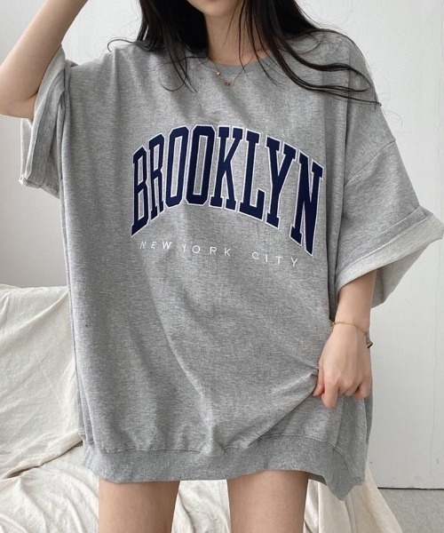 yuue' ( wear )(ユーイ)の「オーバーサイズカレッジロゴプリント半袖Tシャツ/ユニセックス(Tシャツ/カットソー・レディース・ネイビー/グレー/ブラック/ライトグレー・FREE)」の3枚目の写真