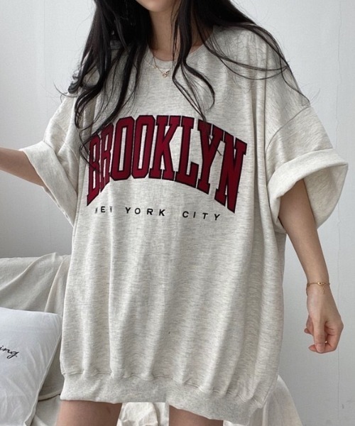 yuue' ( wear )(ユーイ)の「オーバーサイズカレッジロゴプリント半袖Tシャツ/ユニセックス(Tシャツ/カットソー・レディース・ネイビー/グレー/ブラック/ライトグレー・FREE)」の1枚目の写真
